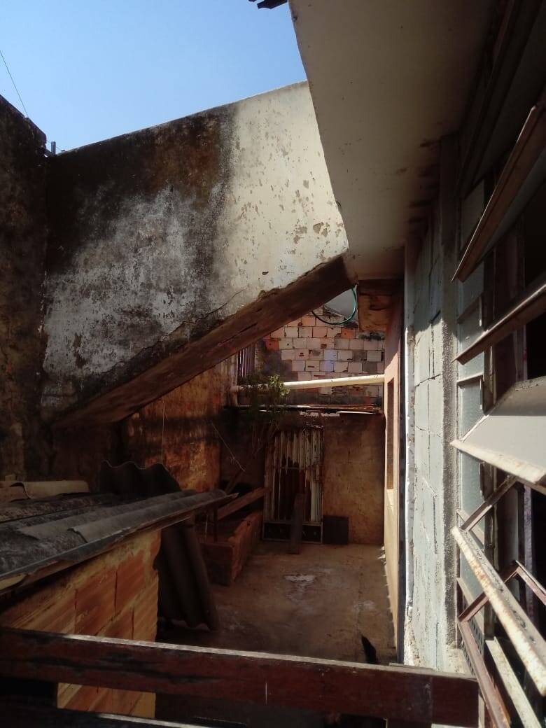 Sr. Investidor = lote com 03 construções