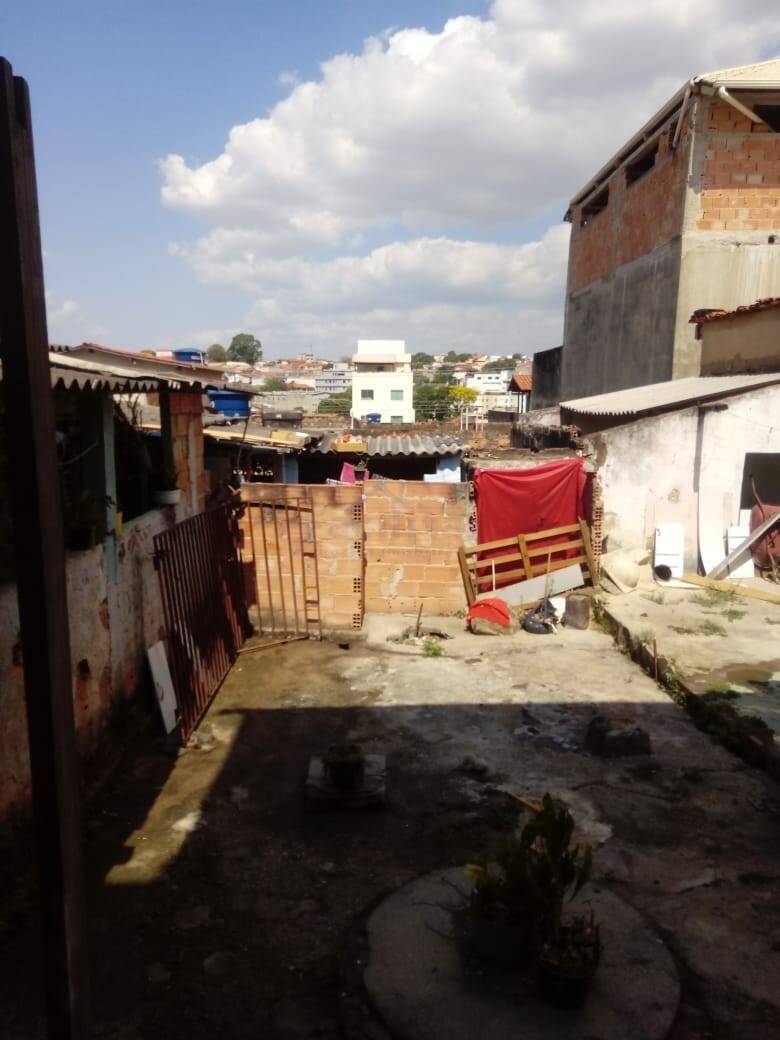 Sr. Investidor = lote com 03 construções