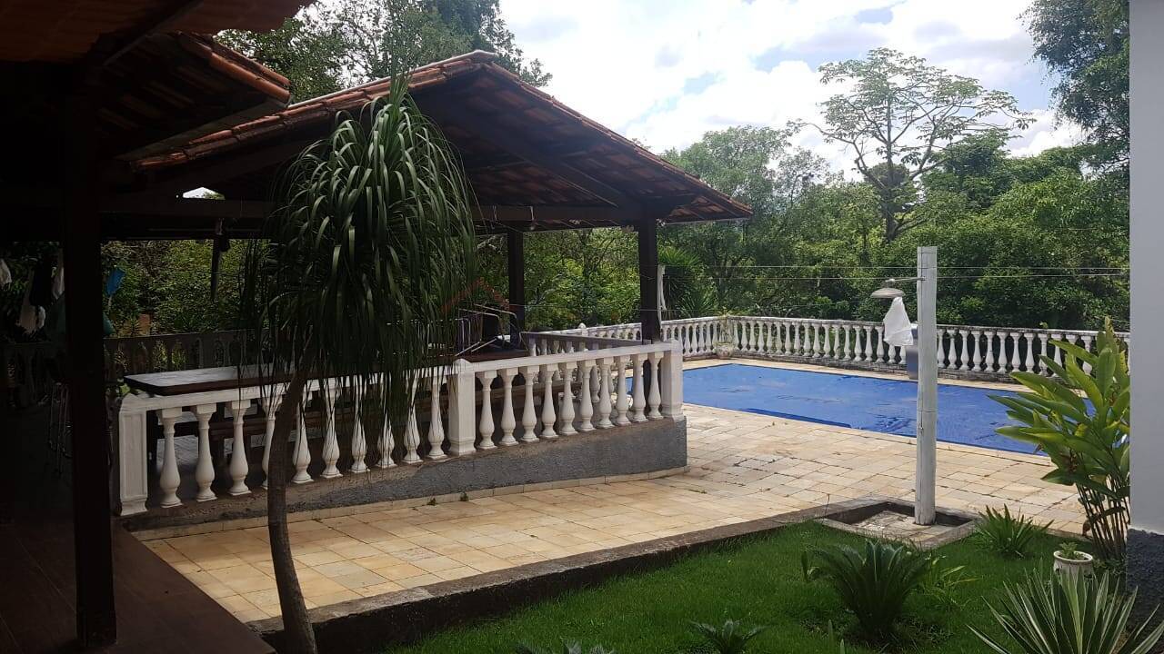 Casa = Condomínio Fechado!!!