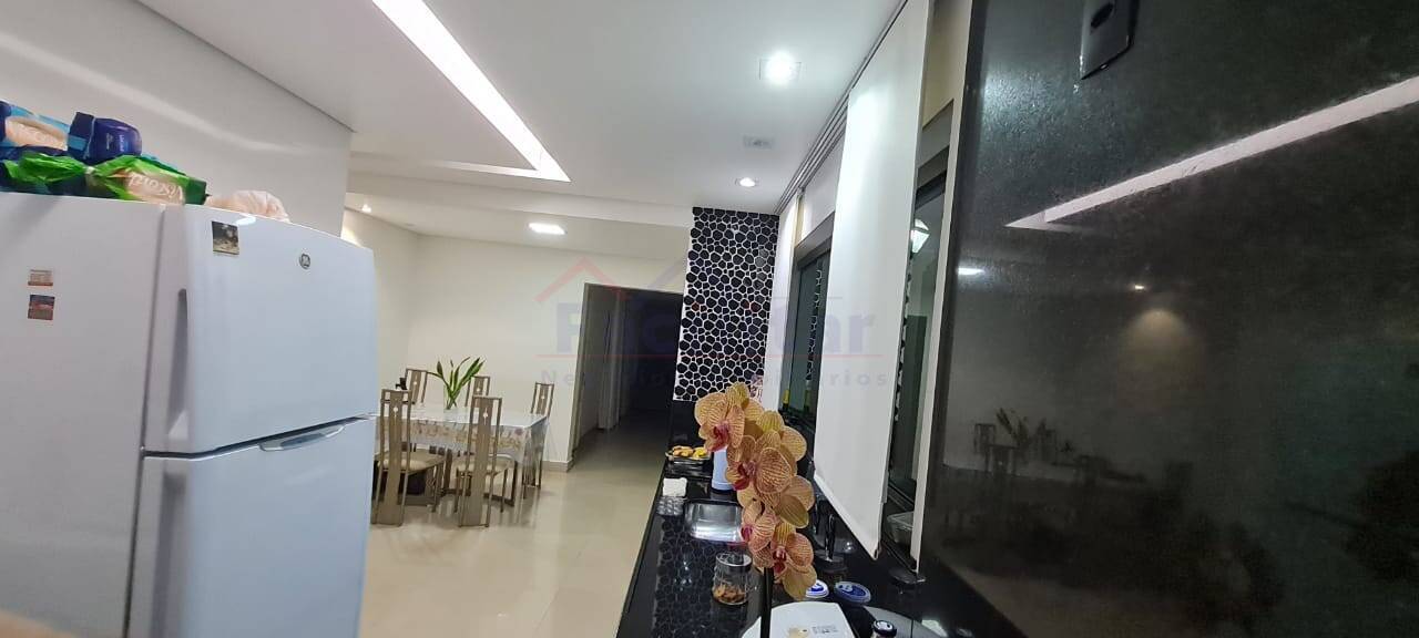 Casa = Condomínio Fechado!!!