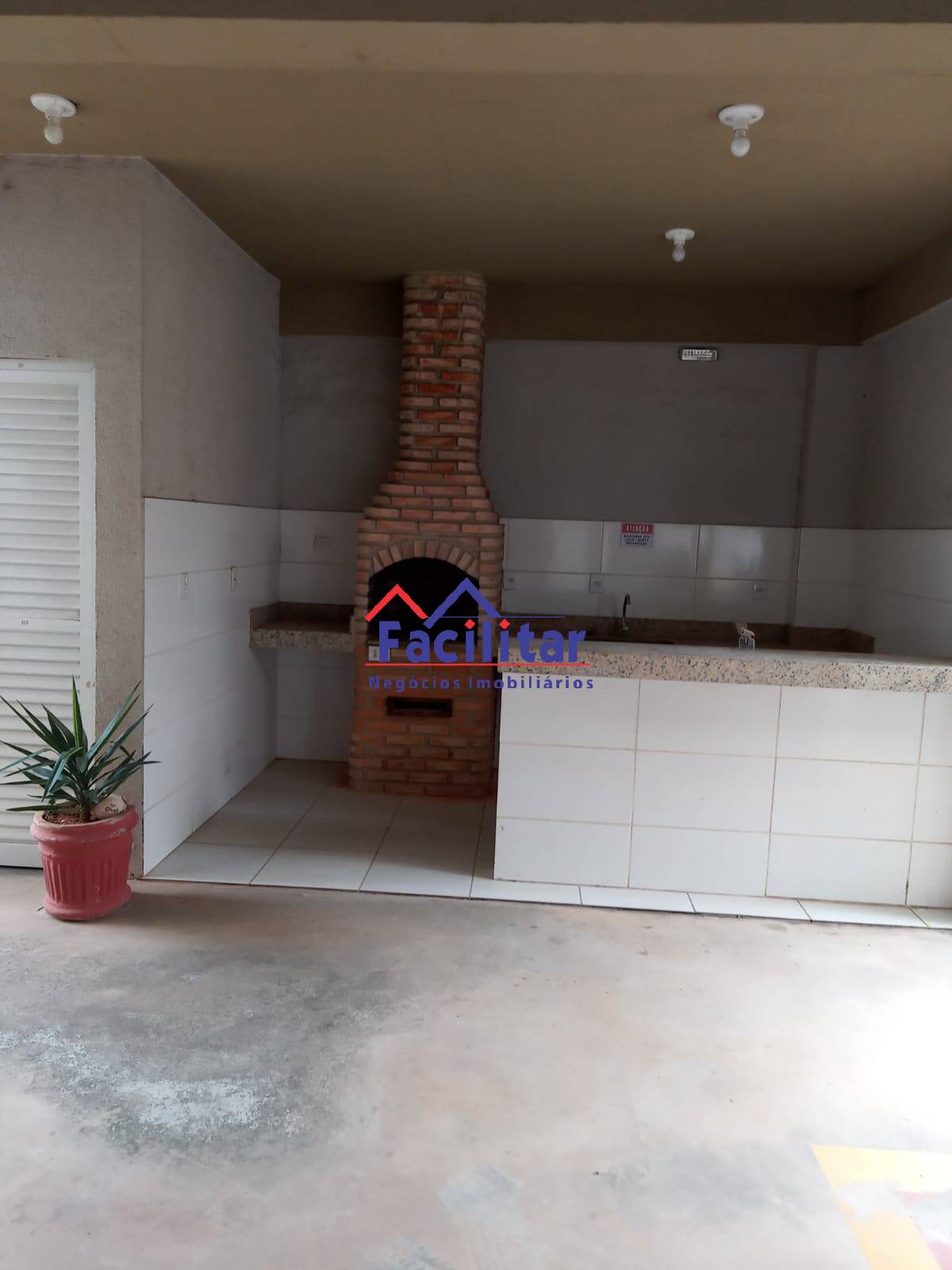 Apartamento com elevador e lazer