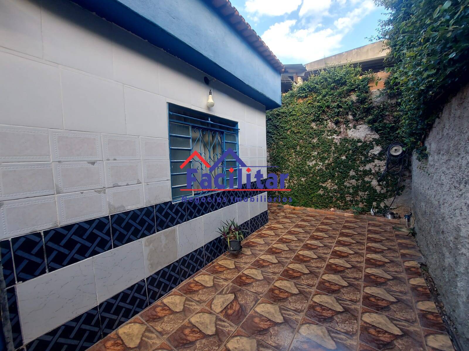 Casa ampla , lote 300m²