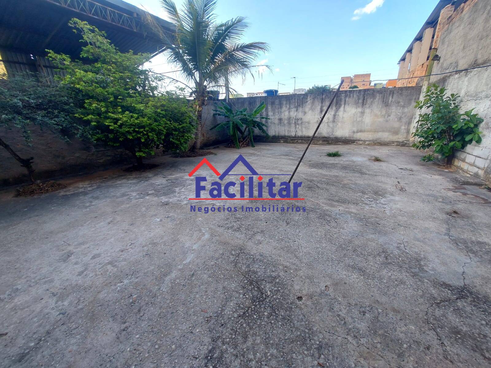 Casa ampla , lote 300m²