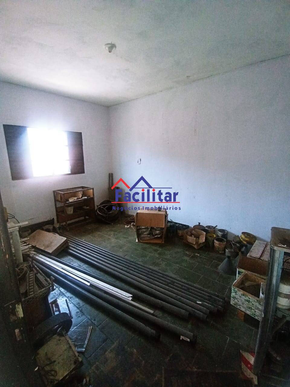 Casa com lote e GALPÃO