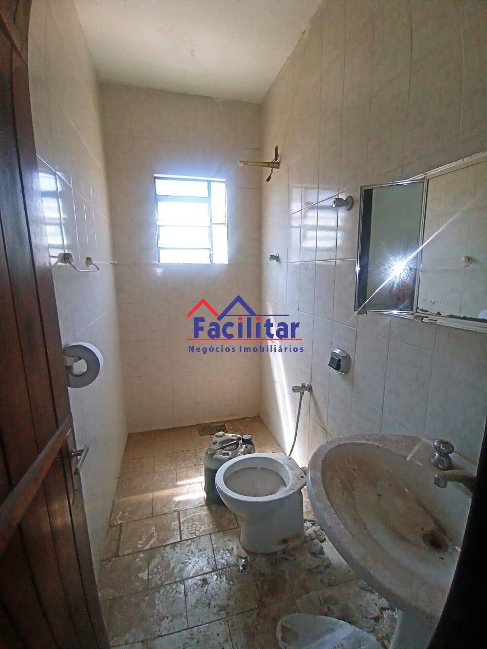 Casa com lote e GALPÃO
