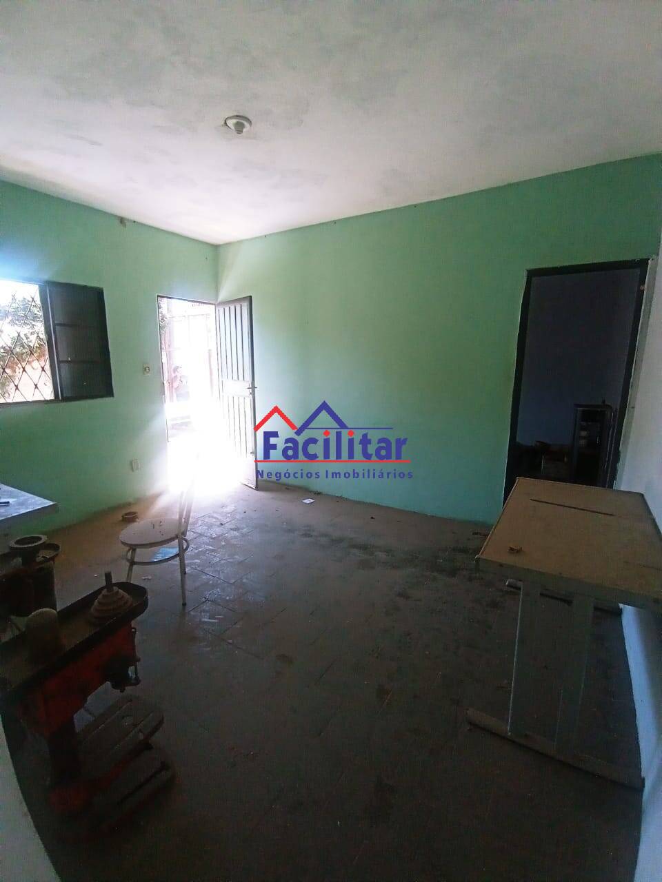 Casa com lote e GALPÃO