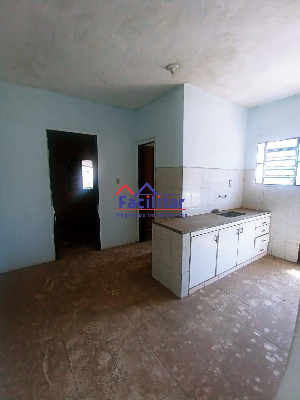 Casa com lote e GALPÃO