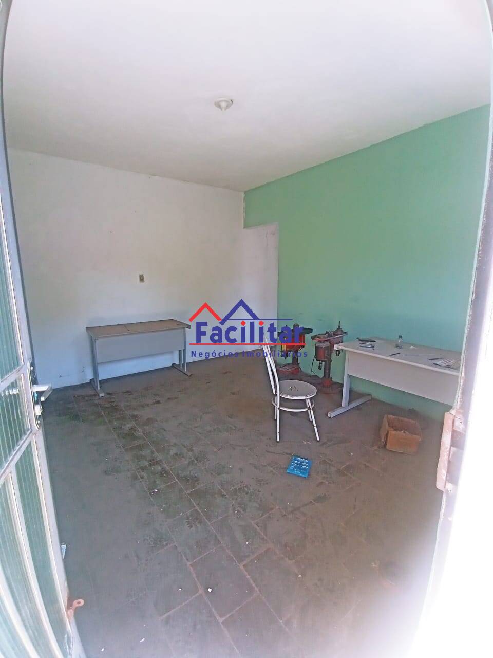 Casa com lote e GALPÃO