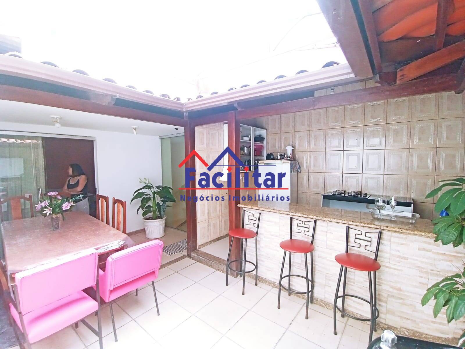 Casa linda- bem localizada