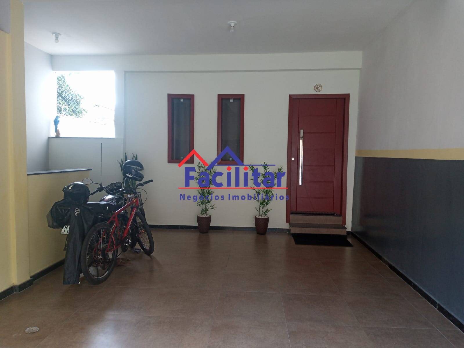 Casa em rua tranquila.