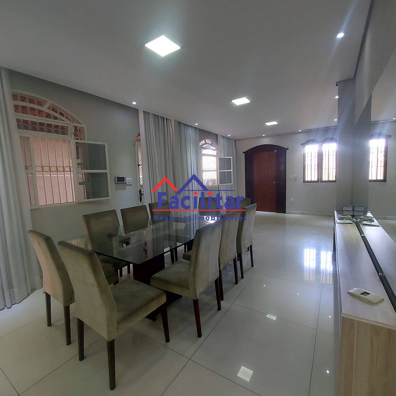 Compre - Casa Linear.