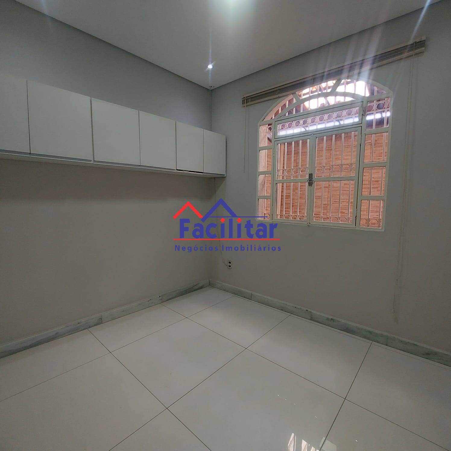 Compre - Casa Linear.