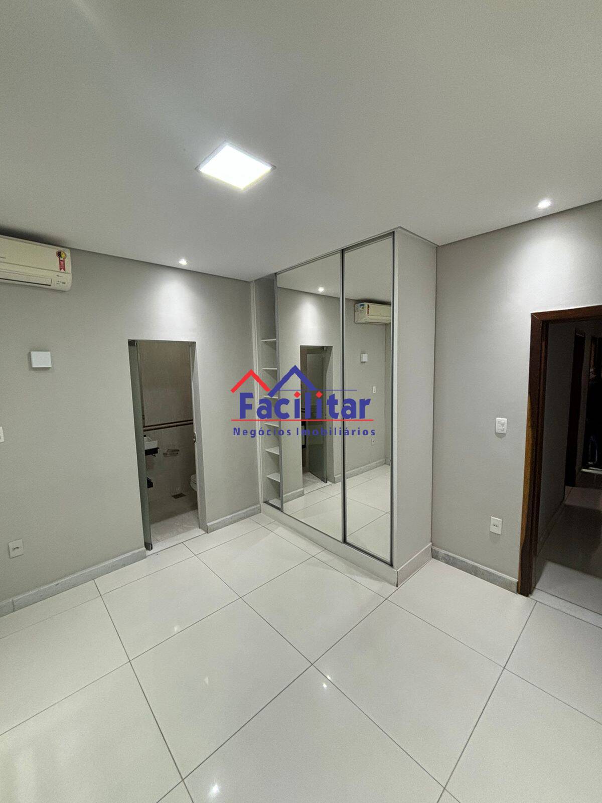Compre - Casa Linear.
