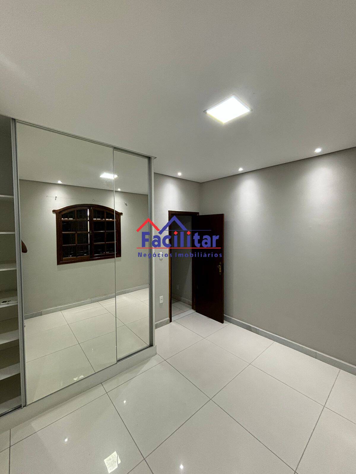 Compre - Casa Linear.