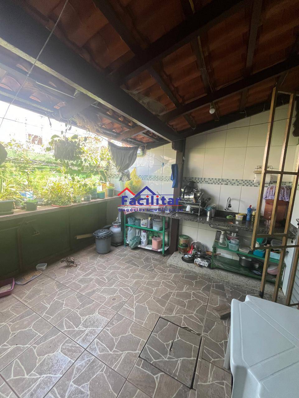 Excelente casa duplex em condomínio.