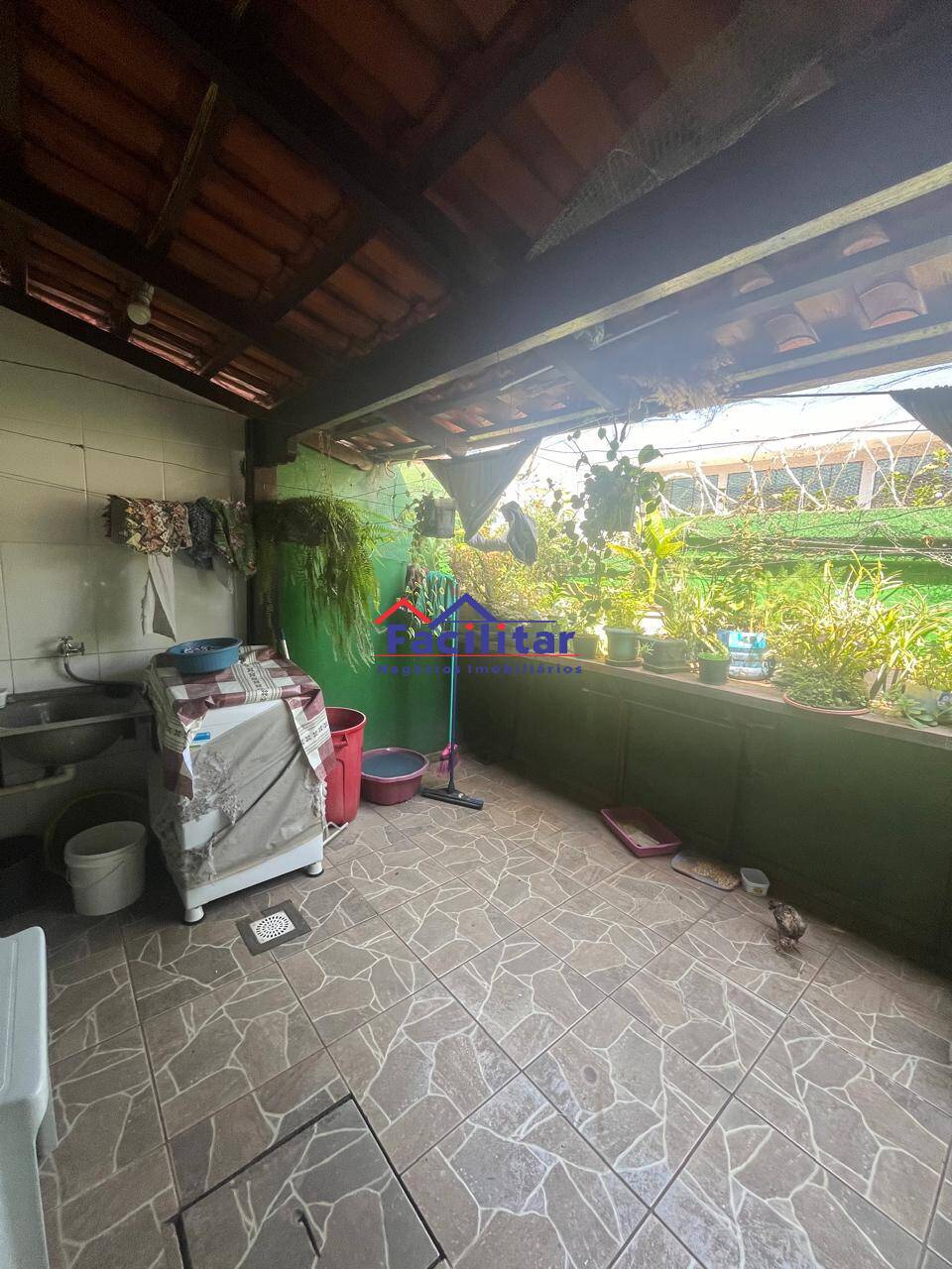 Excelente casa duplex em condomínio.