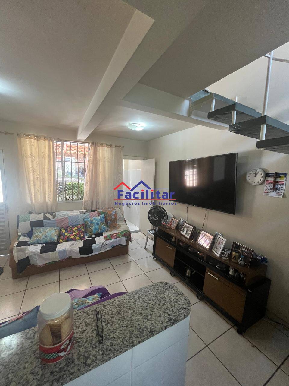 Excelente casa duplex em condomínio.