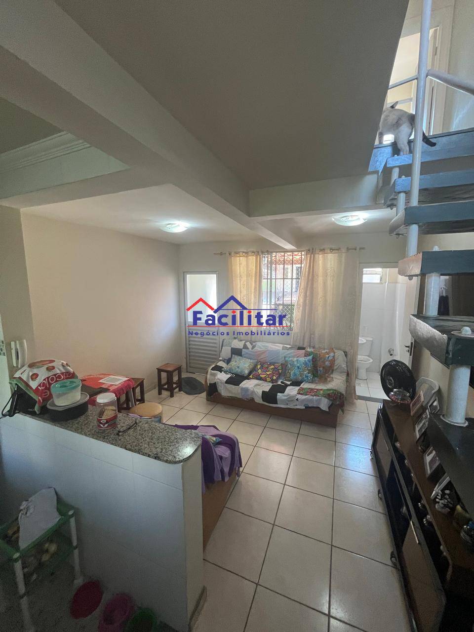 Excelente casa duplex em condomínio.