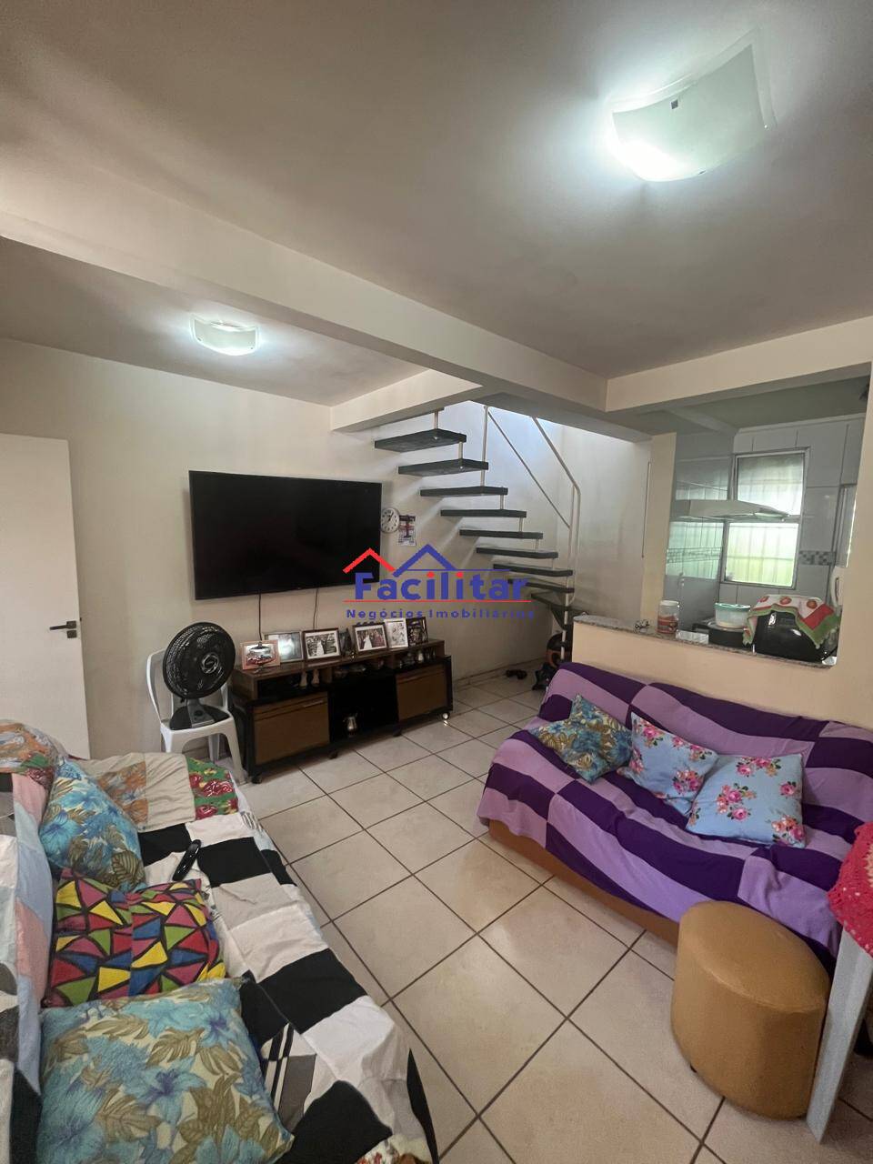 Excelente casa duplex em condomínio.
