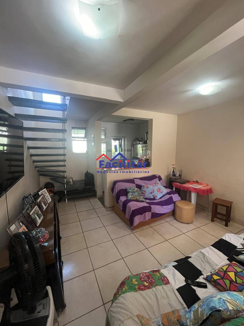 Excelente casa duplex em condomínio.