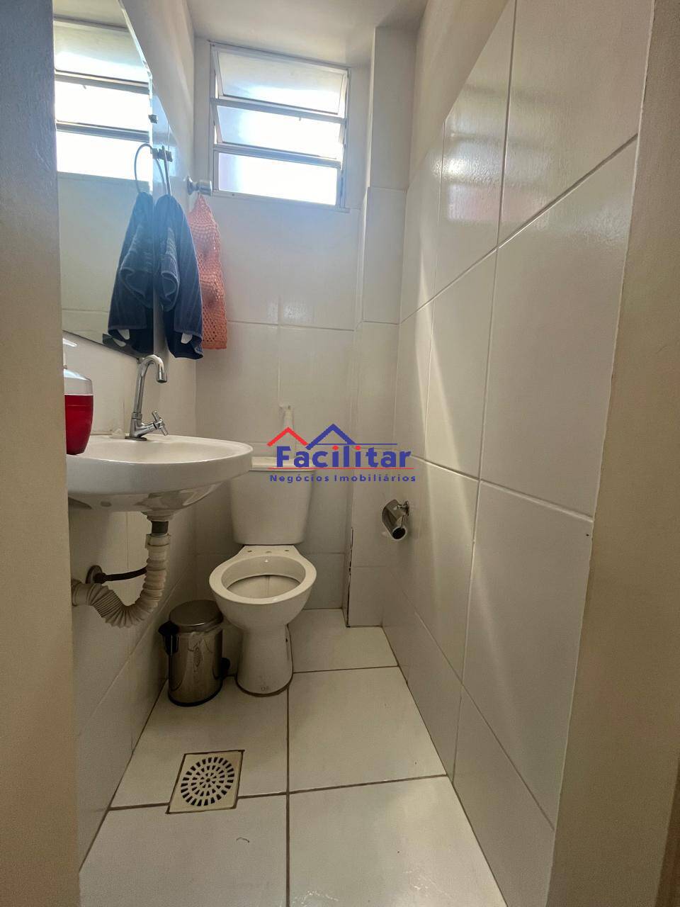 Excelente casa duplex em condomínio.