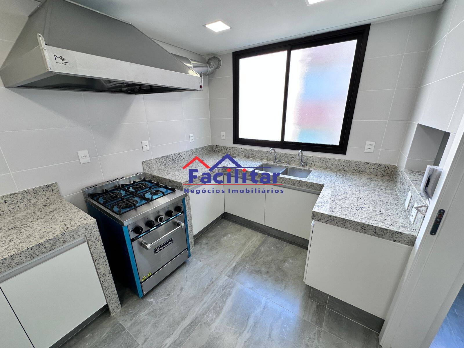 LUXO, CONFORTO e LOCALIZAÇÃO,