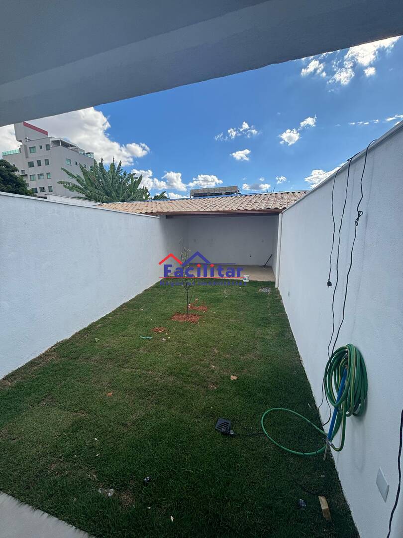 Oportunidade - Linda Casa Geminada