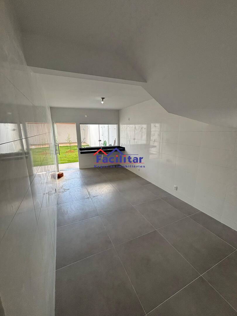Oportunidade - Linda Casa Geminada