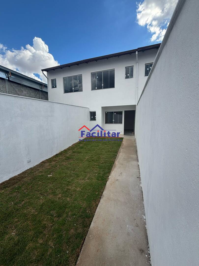 Oportunidade - Linda Casa Geminada