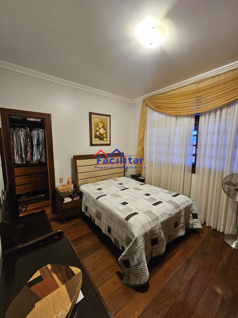 LINDA CASA LOCALIZADA NA MELHOR PARTE DO BAIRRO SERRANO/SARAMENHA