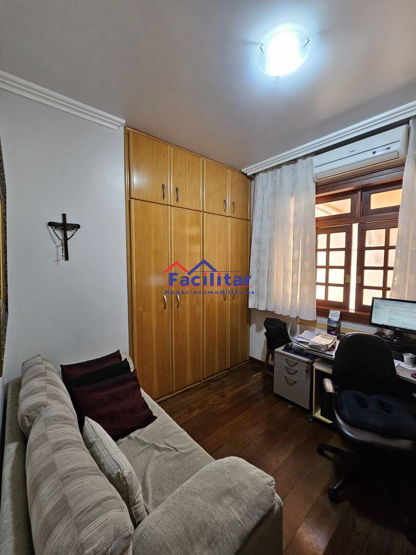LINDA CASA LOCALIZADA NA MELHOR PARTE DO BAIRRO SERRANO/SARAMENHA