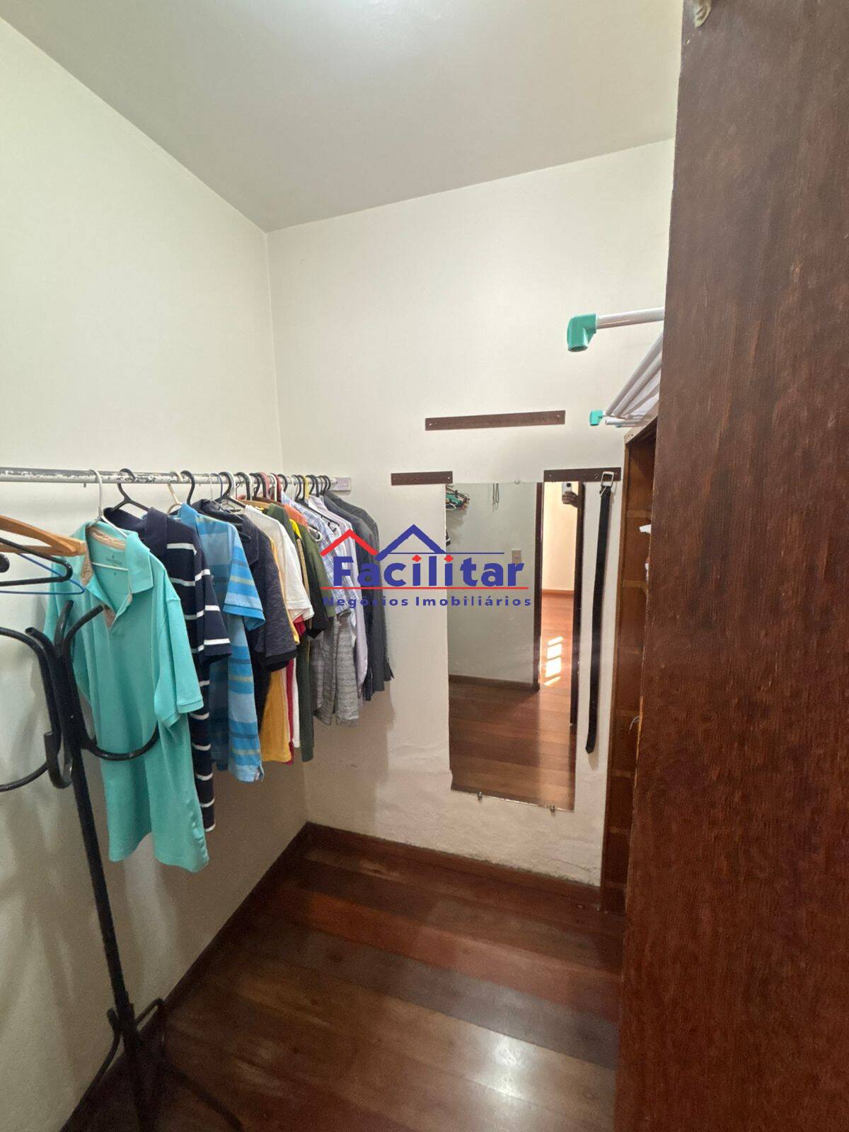 Excelente Casa em Lote Inteiro no Bairro Castelo – Espaço e Conforto.