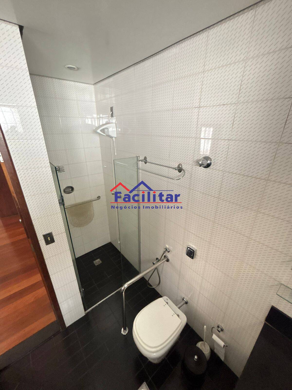 Excelente Casa em Lote Inteiro no Bairro Castelo – Espaço e Conforto.