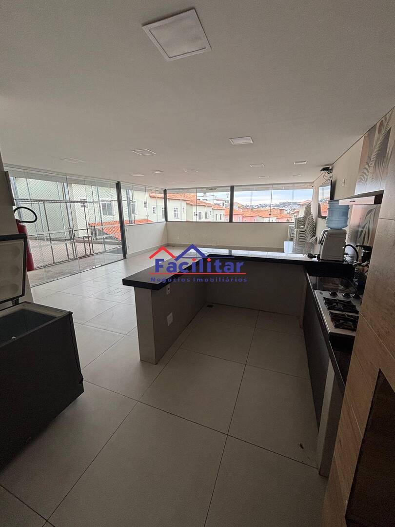 Excelente casa duplex em condomínio.