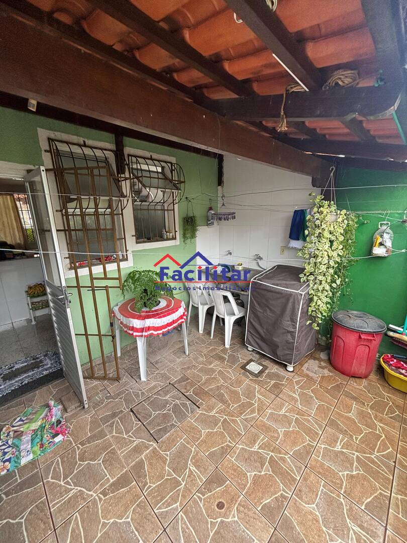 Excelente casa duplex em condomínio.