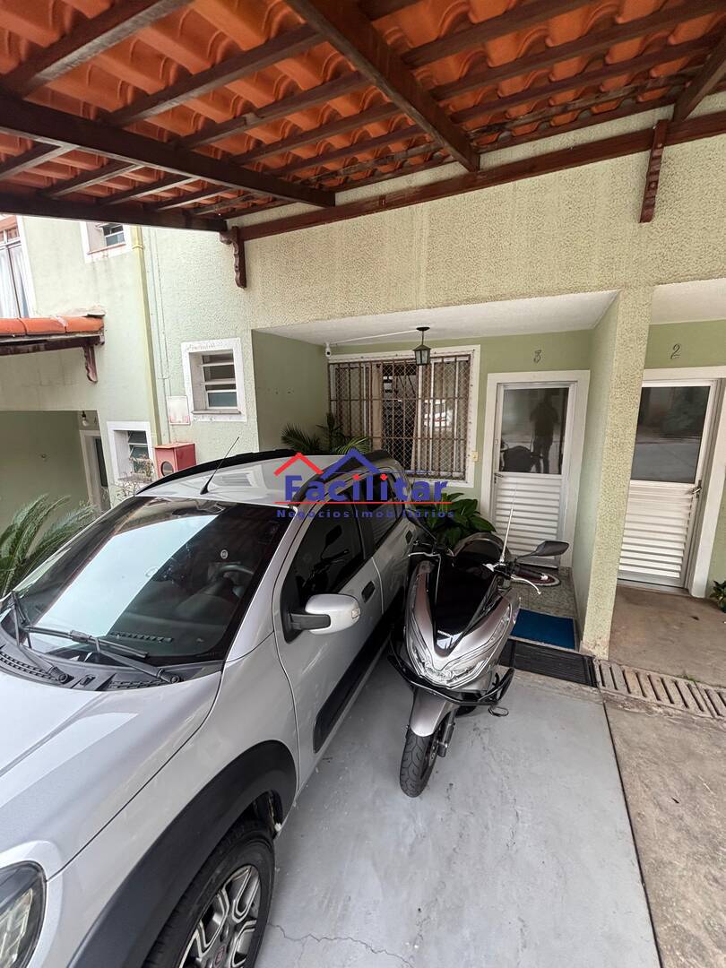 Excelente casa duplex em condomínio.