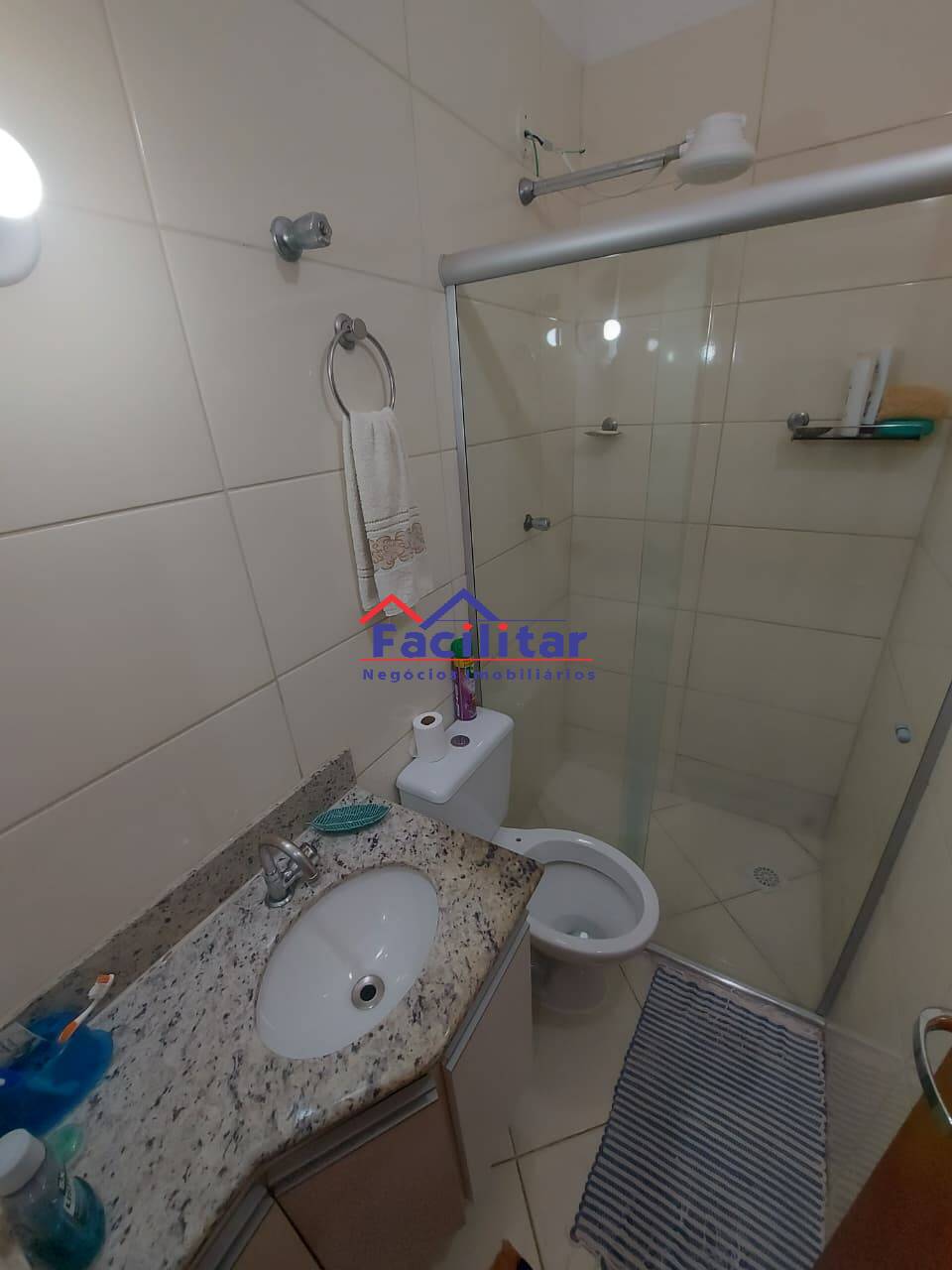 Casa em condomínio.