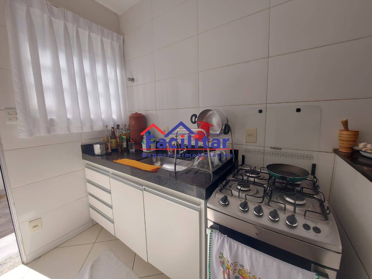 Casa em condomínio.