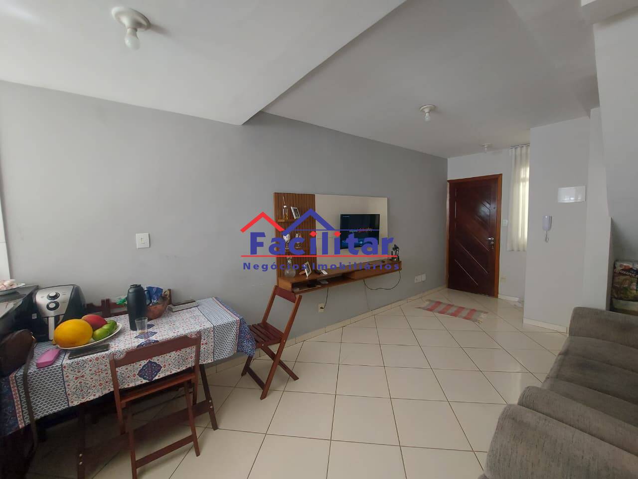 Casa em condomínio.