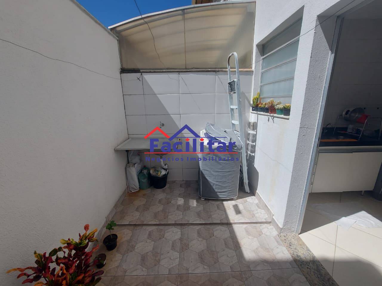 Casa em condomínio.