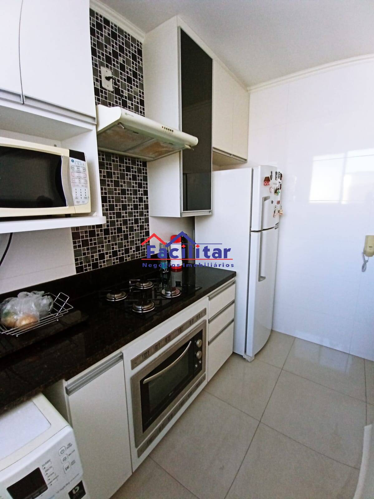Apartamento 2 Quartos com Armários no Cabral! SUSPENSA