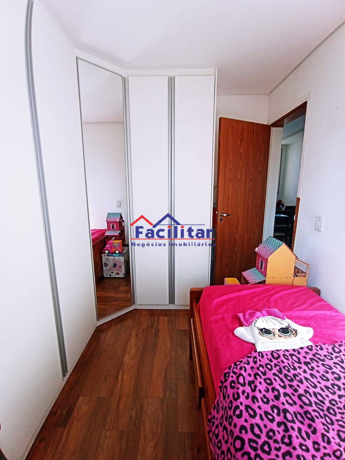 Apartamento 2 Quartos com Armários no Cabral! SUSPENSA