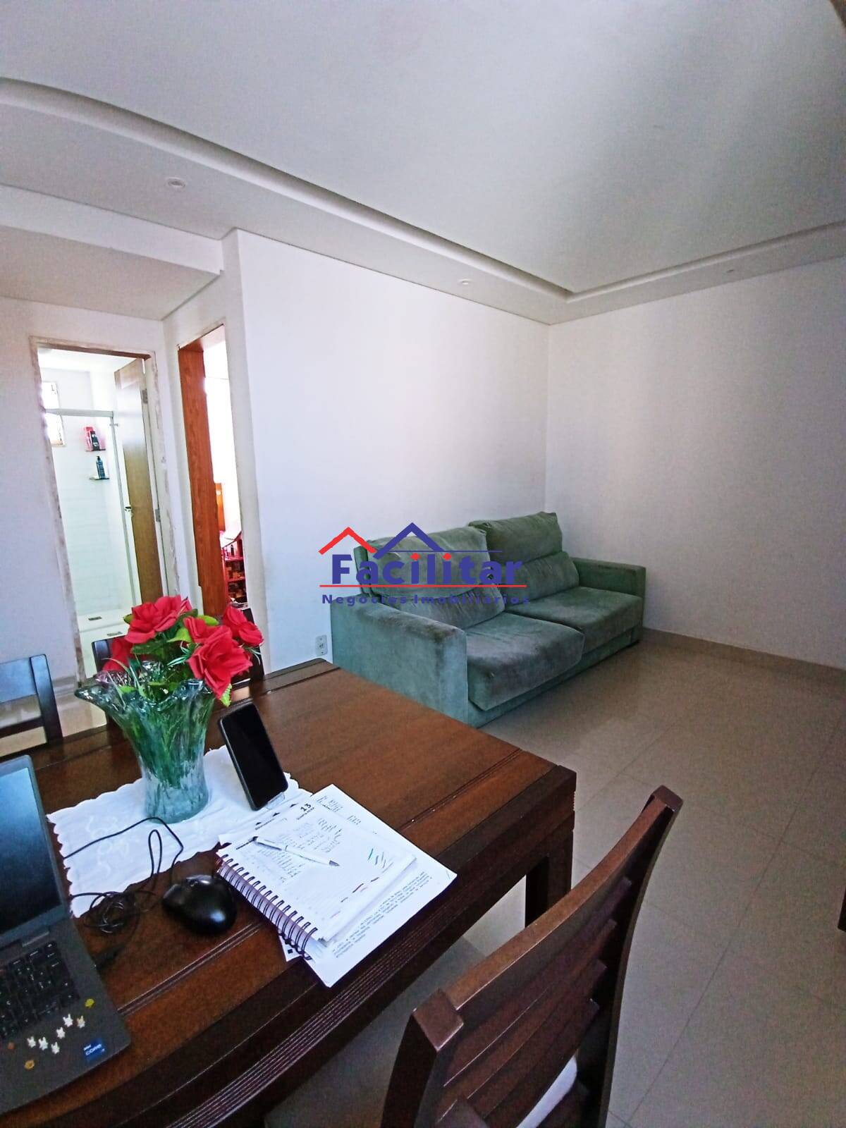 Apartamento 2 Quartos com Armários no Cabral! SUSPENSA
