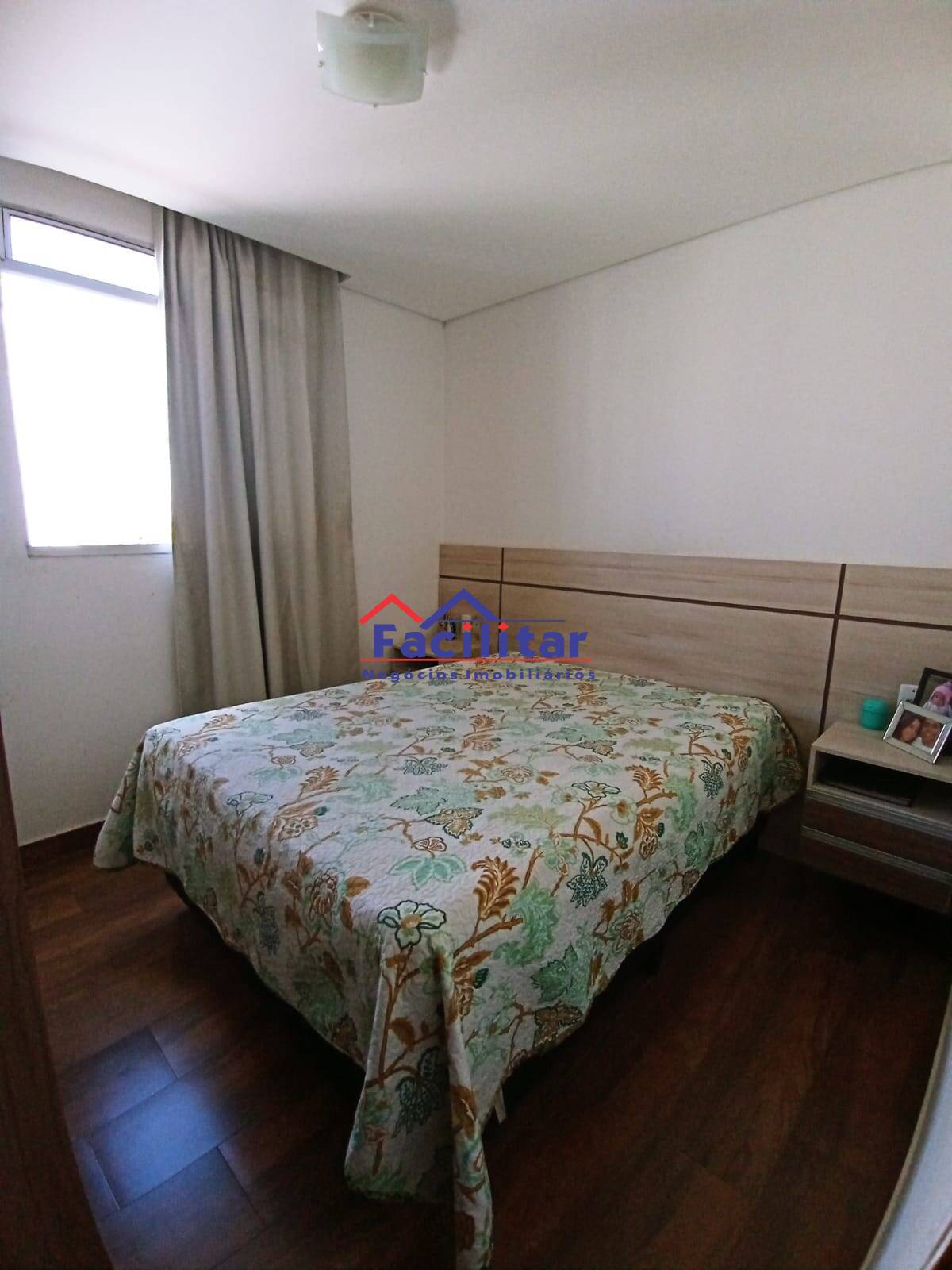 Apartamento 2 Quartos com Armários no Cabral! SUSPENSA
