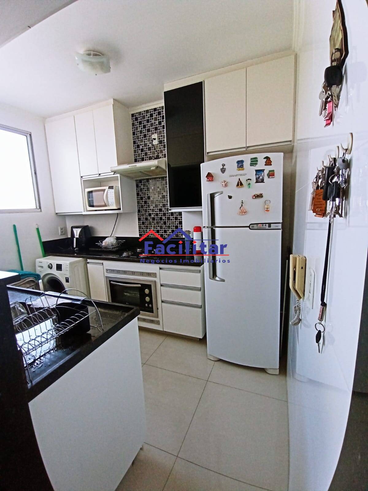 Apartamento 2 Quartos com Armários no Cabral! SUSPENSA