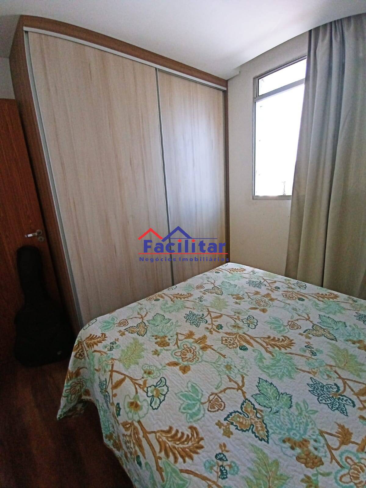 Apartamento 2 Quartos com Armários no Cabral! SUSPENSA