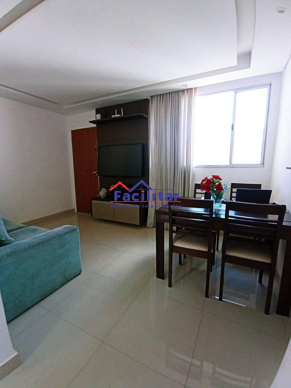Apartamento 2 Quartos com Armários no Cabral! SUSPENSA