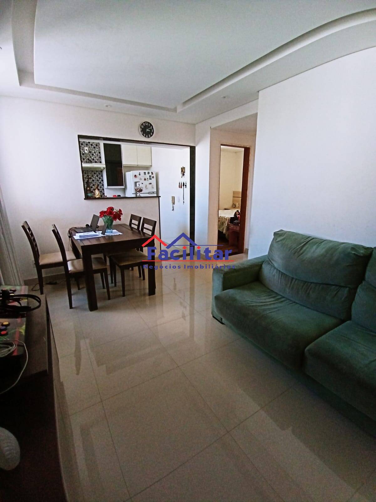 Apartamento 2 Quartos com Armários no Cabral! SUSPENSA