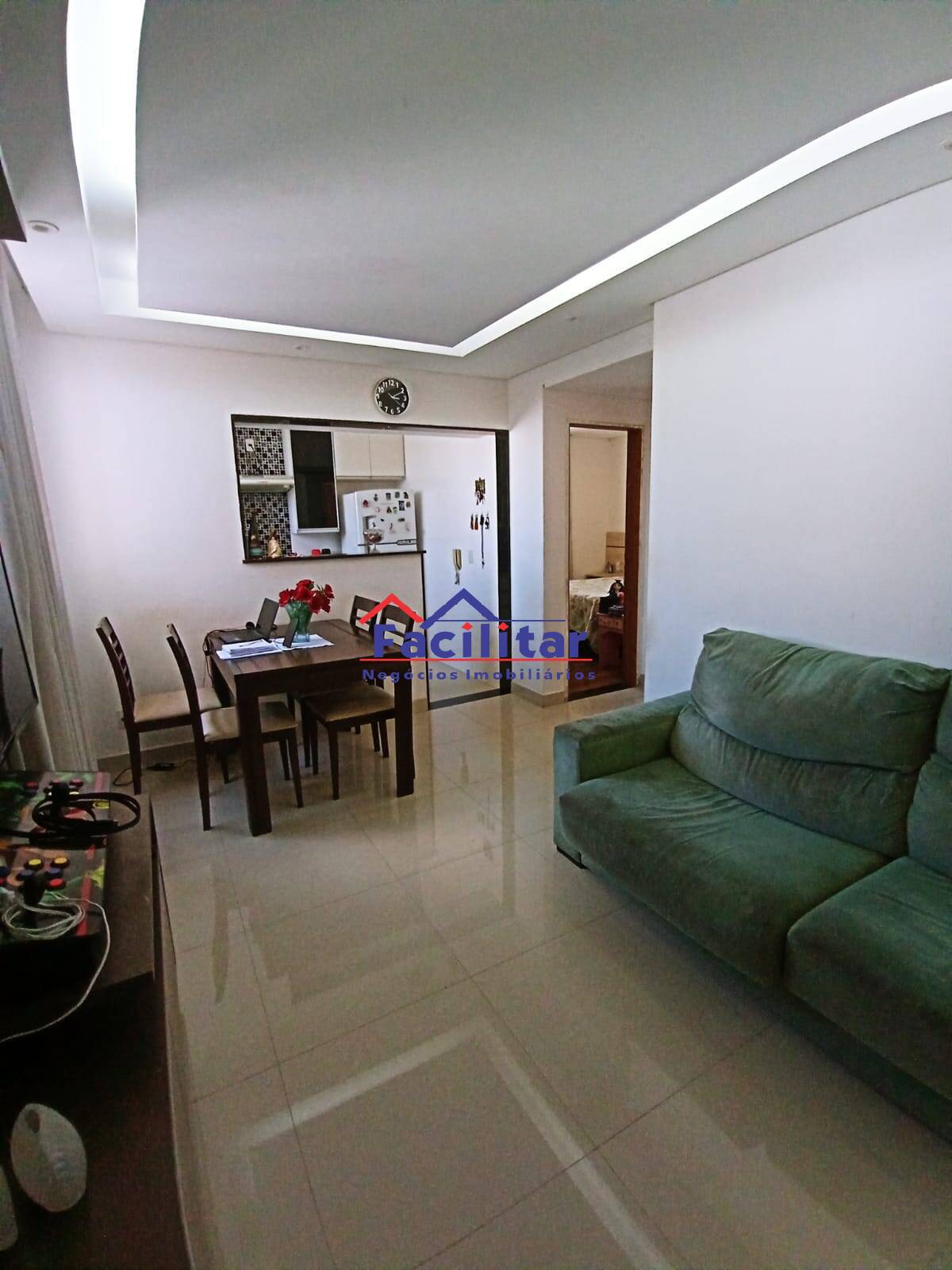 Apartamento 2 Quartos com Armários no Cabral! SUSPENSA